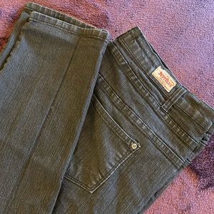 Judy Blue 2x black button front jeans skinny but not super skinny at ankle.